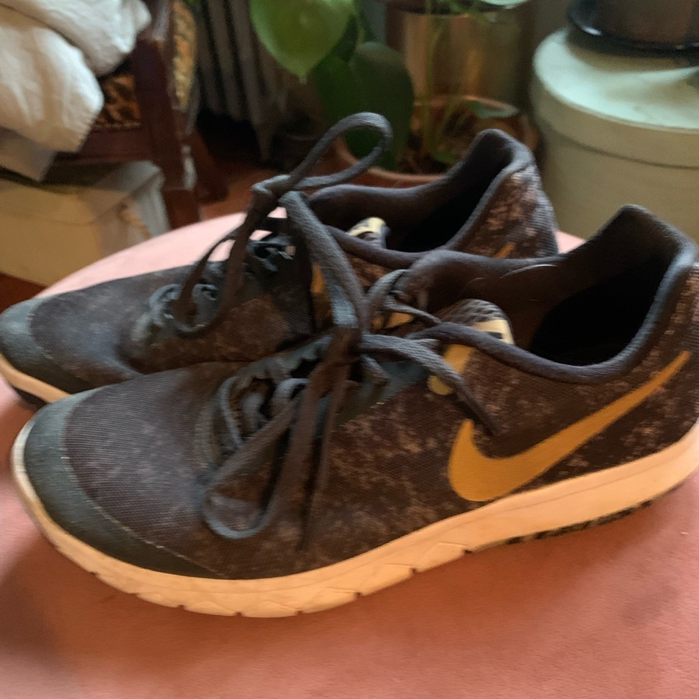 Classic marble Nike sneakers (size 8.5)
